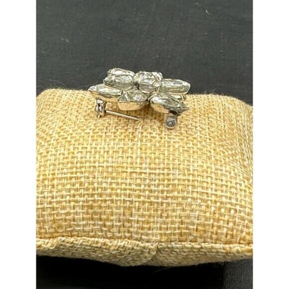 Vintage Rhinestone Starburst Brooch Pin Silver-Tone Clear Crystal Accent Jewelry - Picture 4 of 7